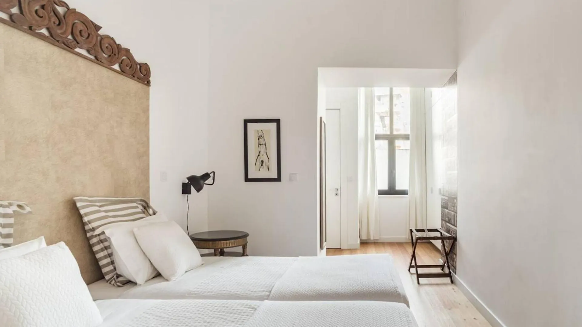 Spacious Apartment In Lisboa With Terrace And Free Netflix 0*,  Portugal